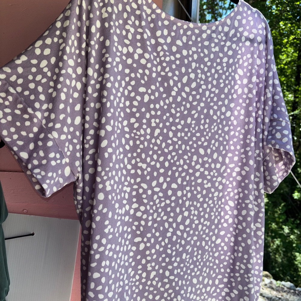 Oddi plus size Lavender & White Short Sleeve Top with ruched back detail NWT💙